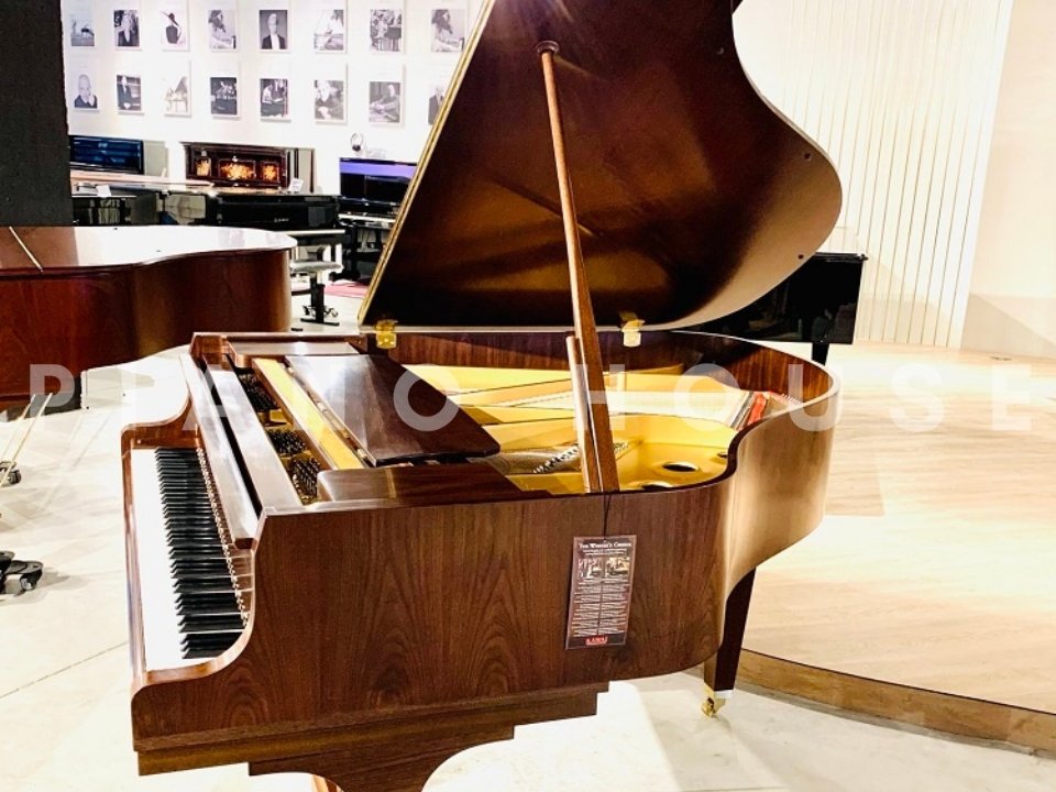 Cận cảnh KAWAI GL30 Walnut tại Piano House