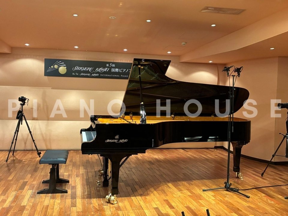 Chi tiết bàn phím và nắp đàn Shigeru Kawai SK-EX