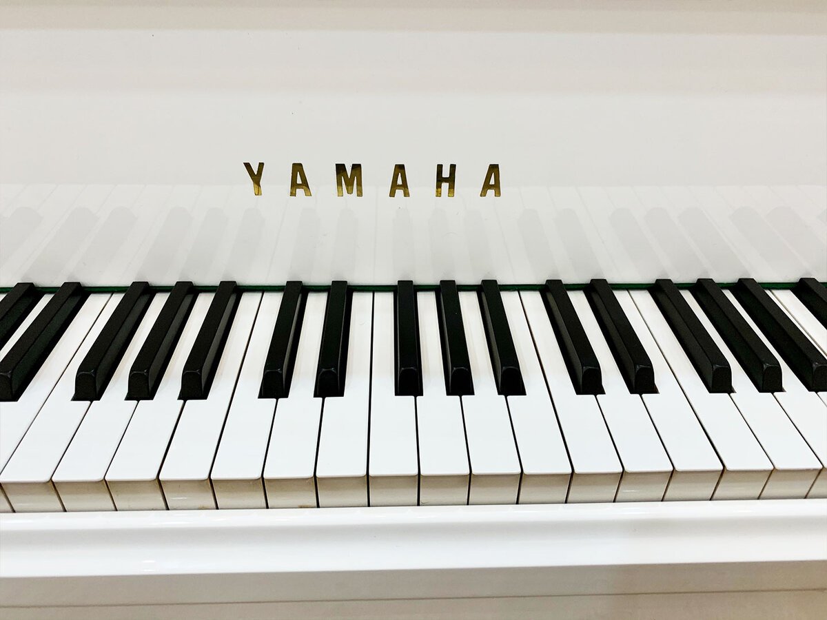 Đàn grand piano YAMAHA C5 Wh màu trắng tại Piano House