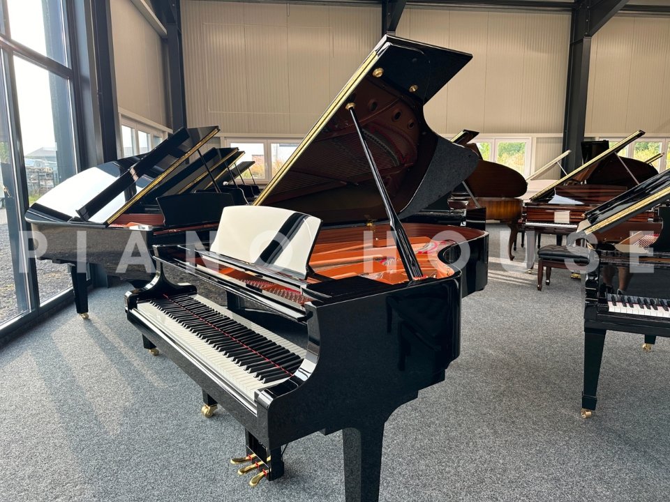 YAMAHA C6X toàn cảnh màu đen bóng
