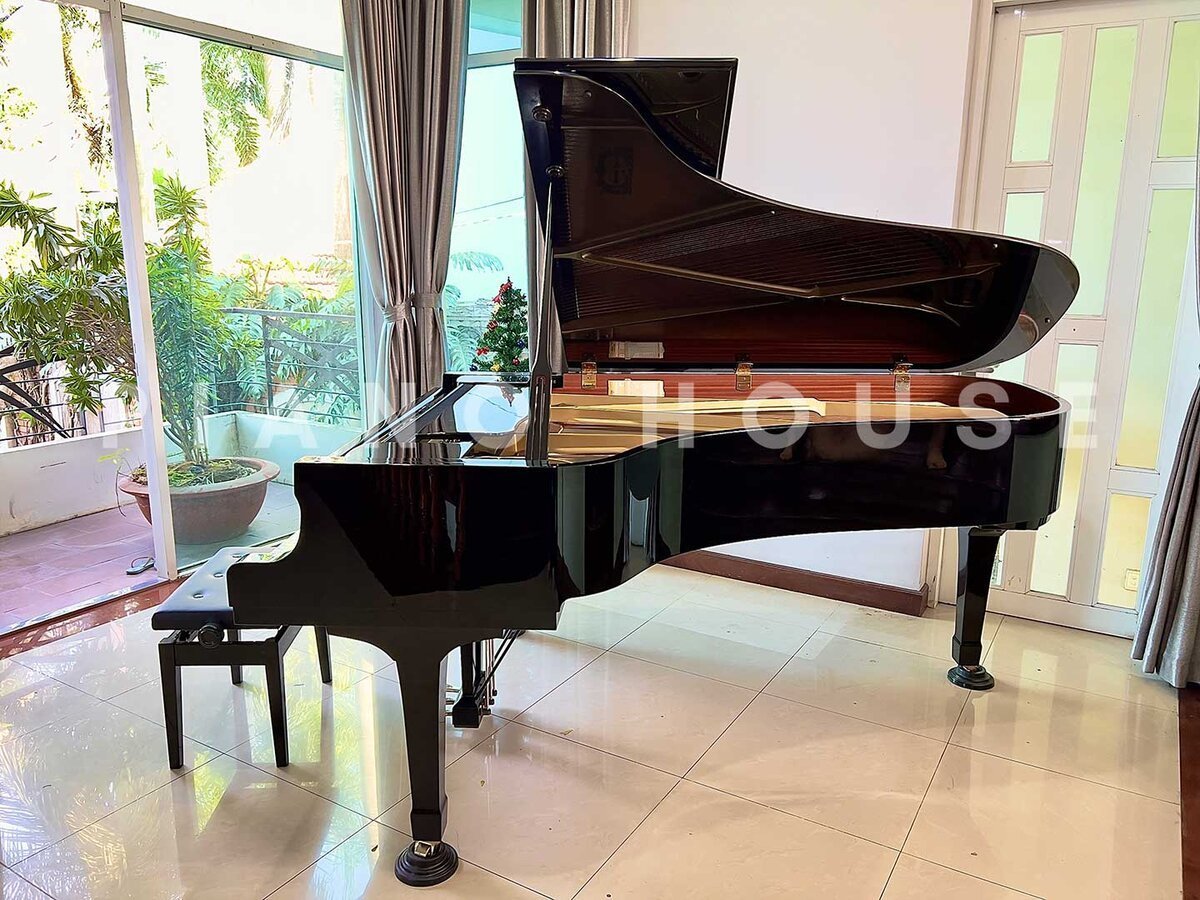 Tổng thể thiết kế sang trọng của đàn grand piano YAMAHA C7