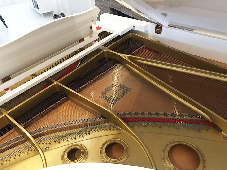 Cận cảnh YAMAHA C7 WH tại Piano House