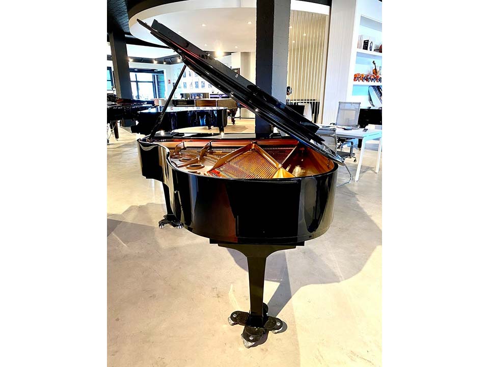 YAMAHA C3B - Góc nhìn thực tế 6