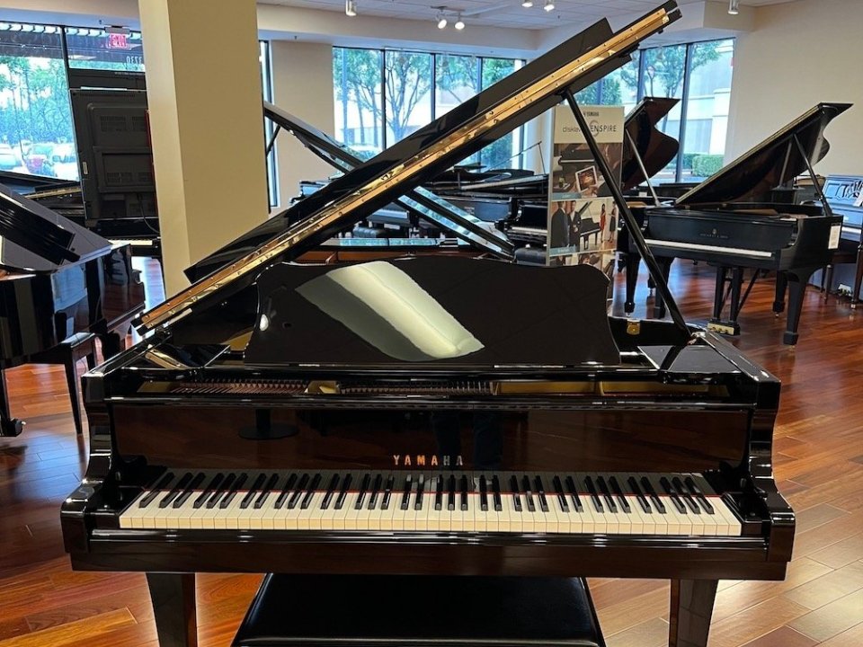 Tổng quan vẻ ngoài sang trọng của đàn piano cơ YAMAHA G2A