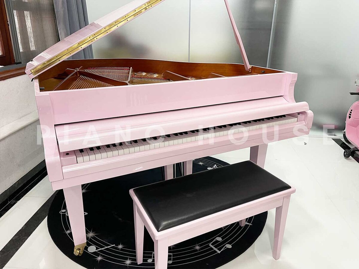 Góc nghiêng sang trọng của YAMAHA GB1K Pink Pastel với các chi tiết đồng vàng