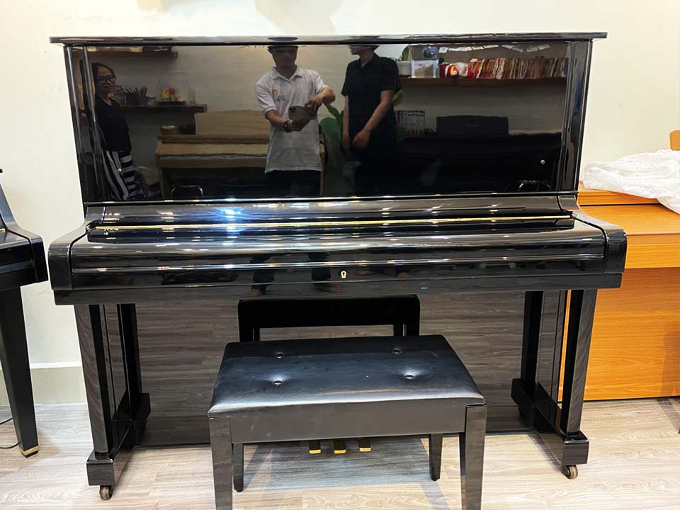 Góc nhìn侧面 Piano Apollo A8