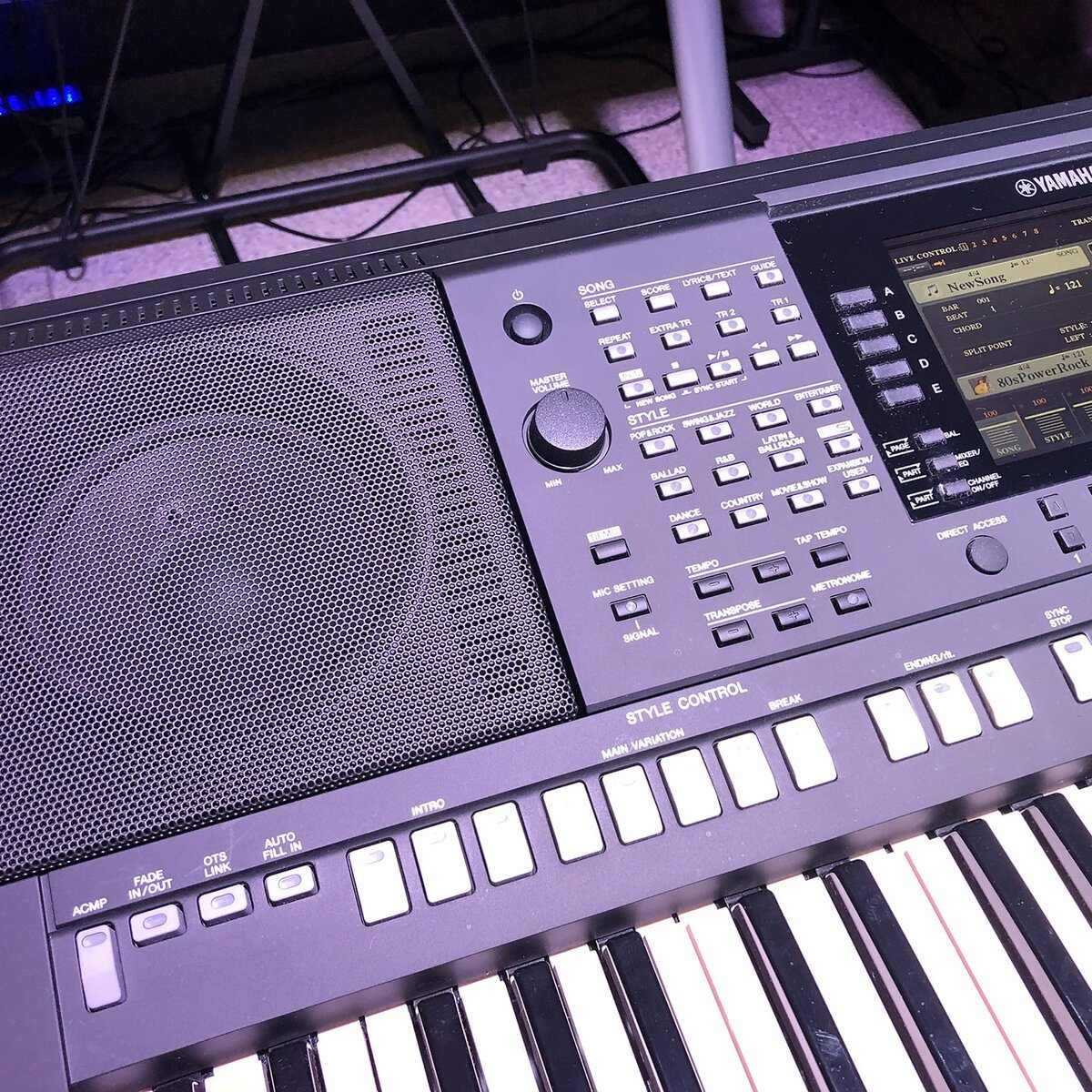 Hình ảnh chi tiết Yamaha PSR S775 góc chụp 2