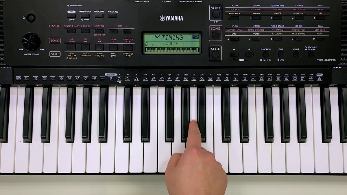 Hình ảnh chi tiết Yamaha PSR E273 góc chụp 2