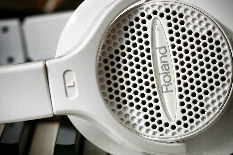 Hình ảnh chi tiết Roland RH-A7 White góc chụp 2