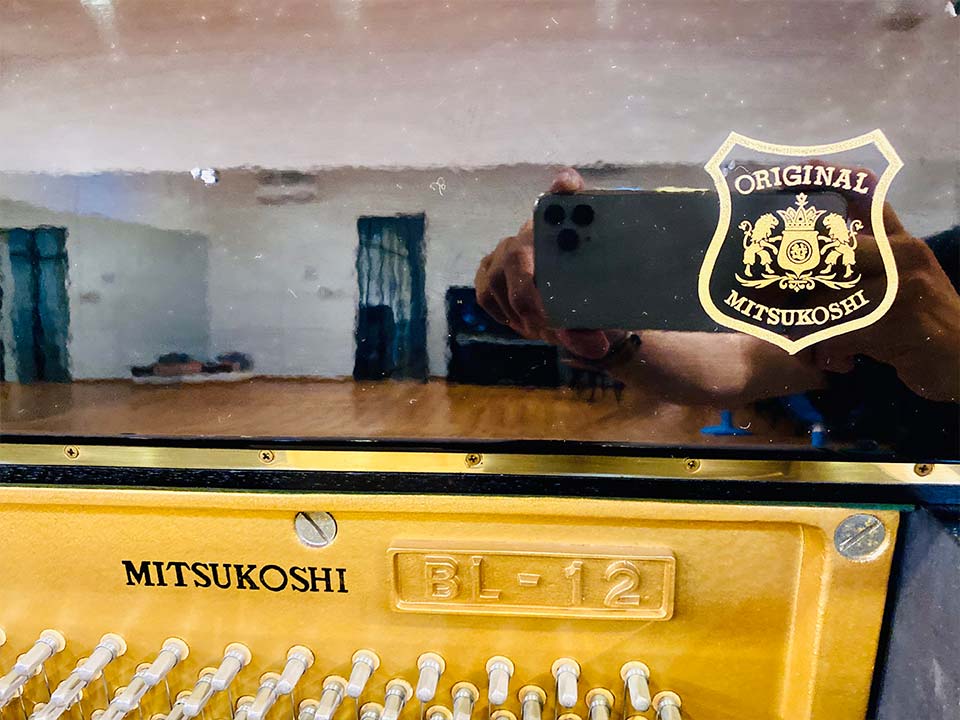Cận cảnh bàn phím đàn piano cơ Kawai BL12