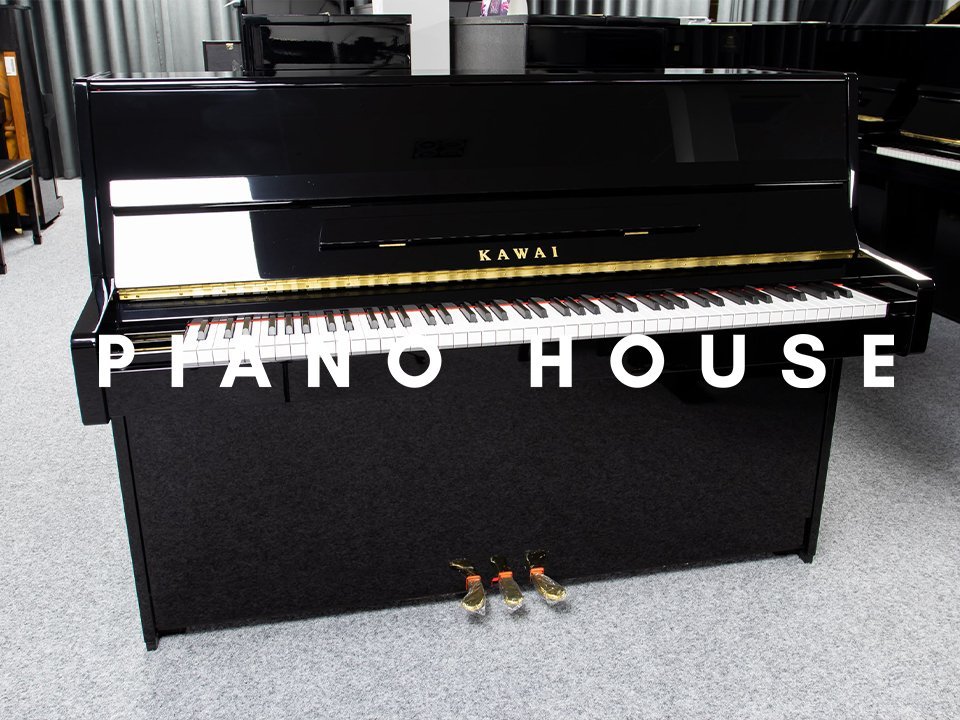 Không gian đặt đàn piano KAWAI K-15E EP trong phòng khách