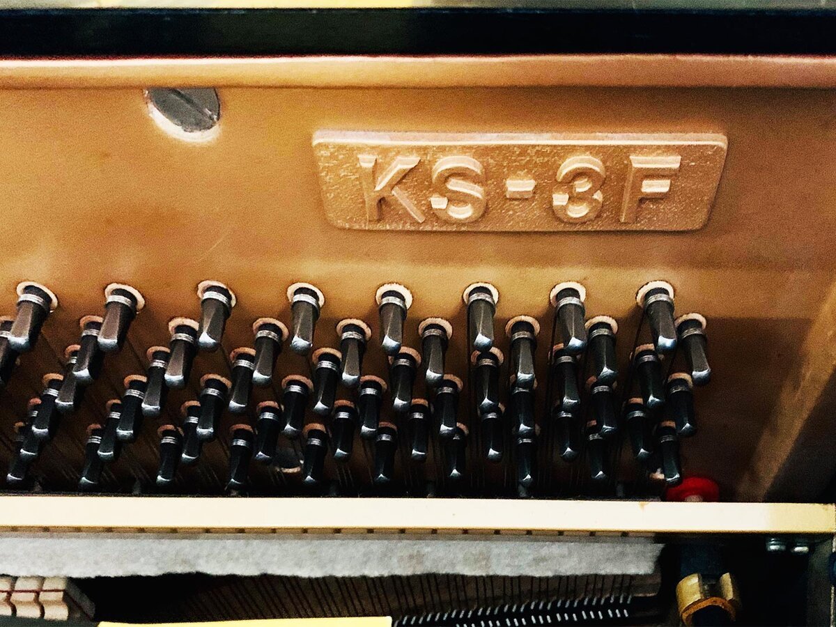 Không gian nội thất với đàn piano cơ Kawai KS3F màu đen