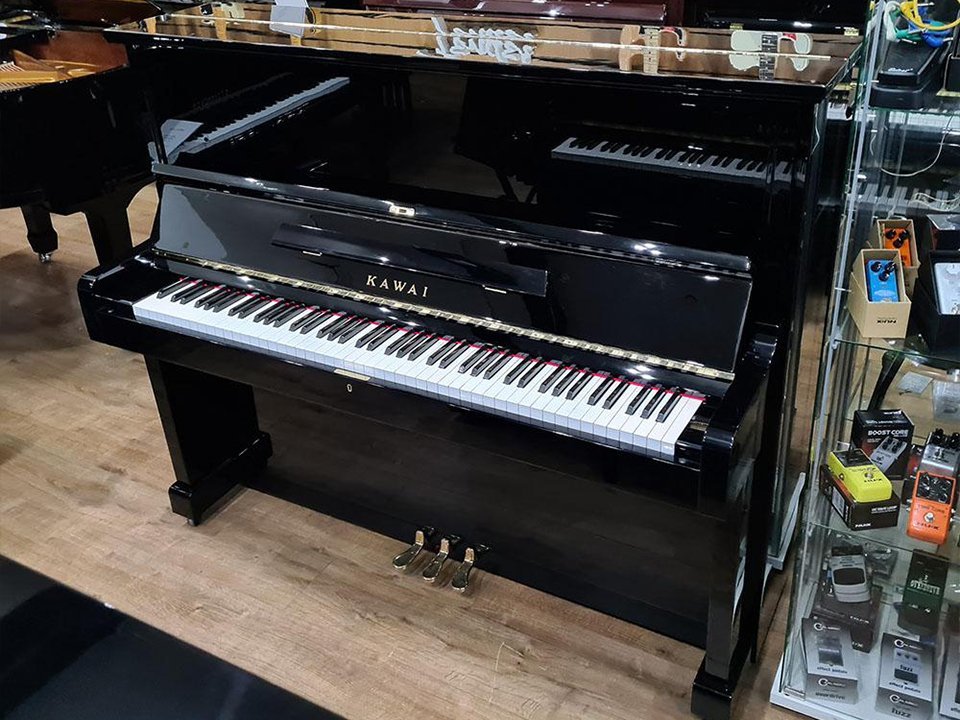 Đàn piano cơ Kawai KS3F màu đen bóng sang trọng
