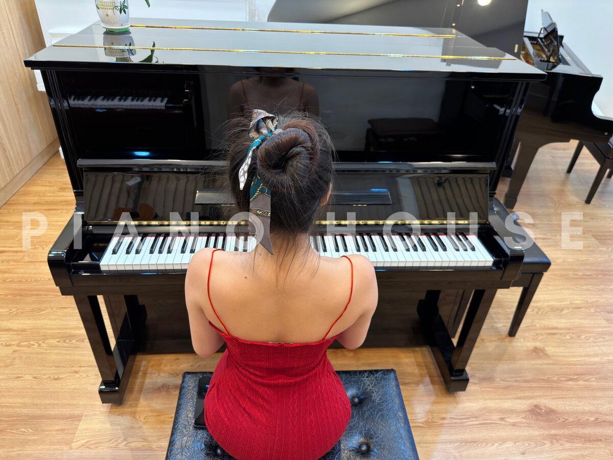Chi tiết thùng đàn và dây đàn KAWAI KU2