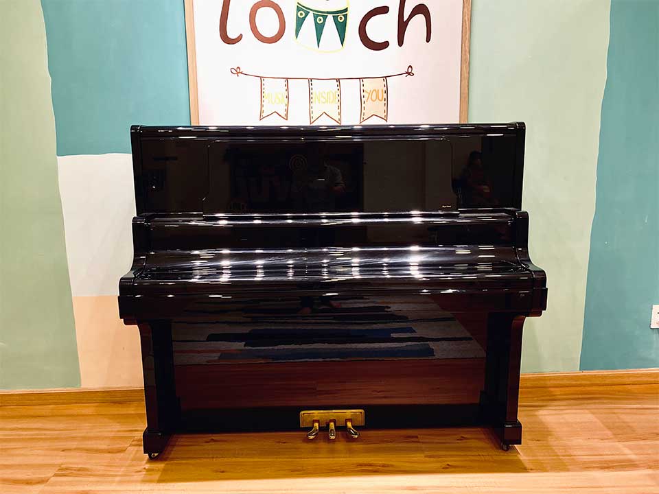 Toàn cảnh đàn piano KAWAI US-6X trong không gian phòng khách sang trọng
