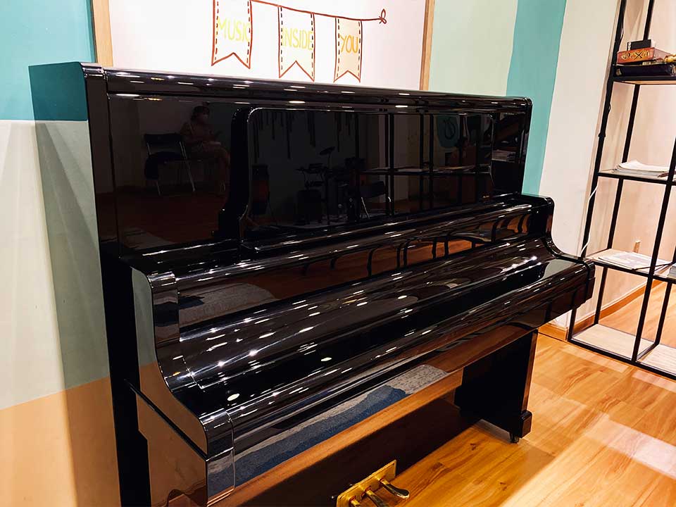 Bộ phím và giá nhạc rộng của đàn piano KAWAI US-6X