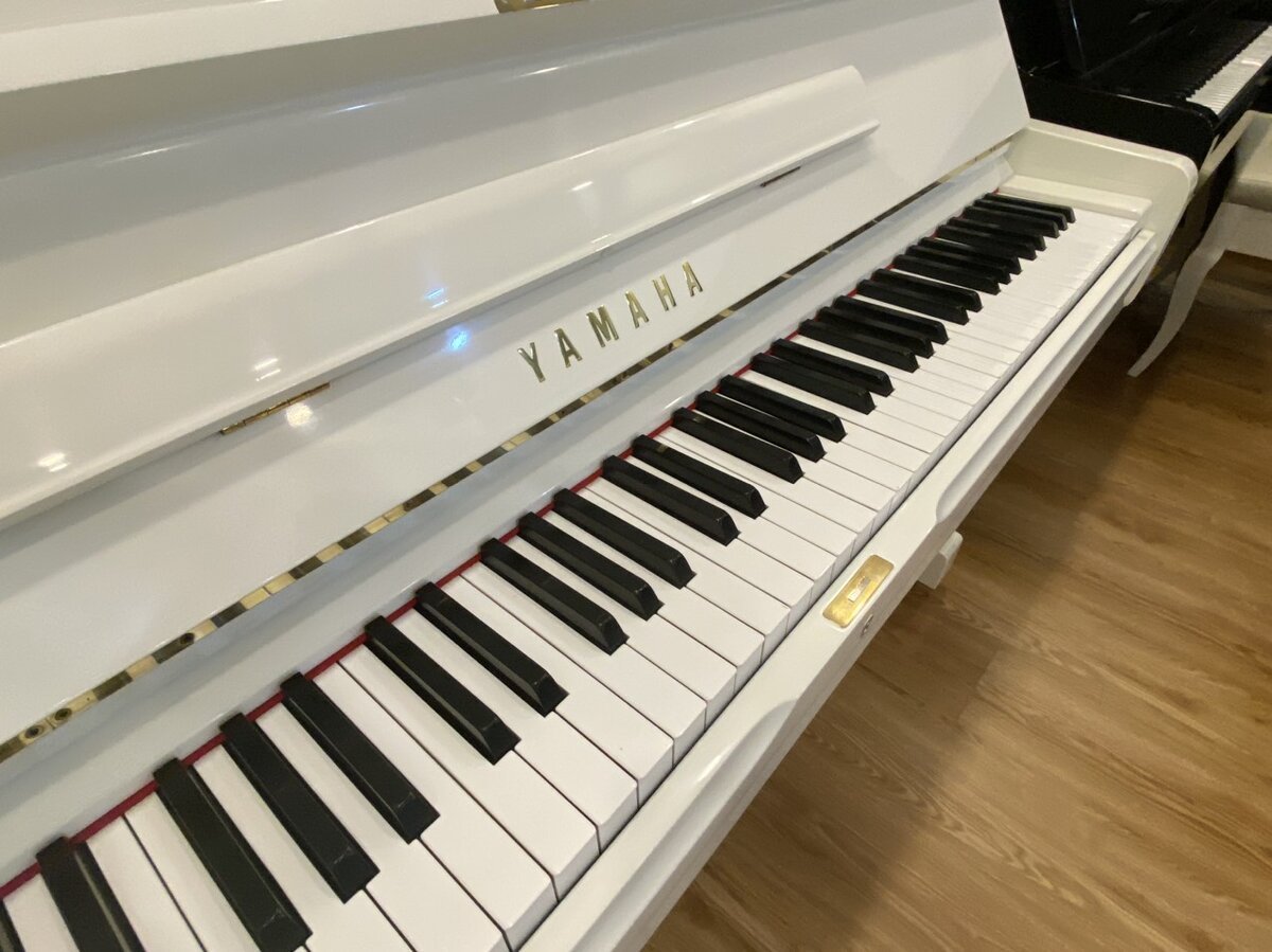 Hình ảnh chi tiết YAMAHA U1H WH góc chụp 2