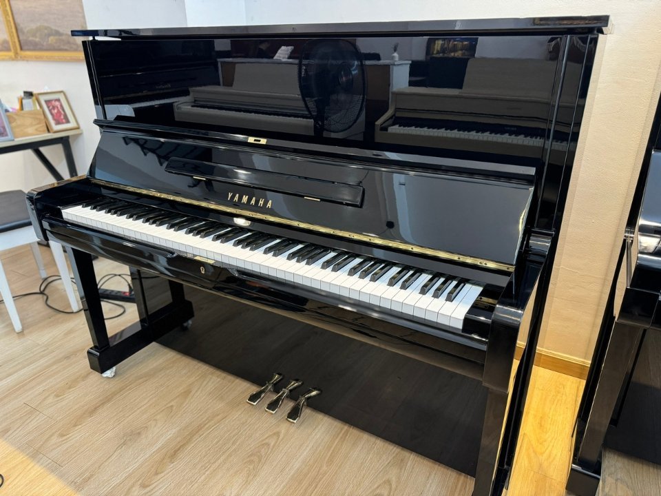 Chi tiết đàn YAMAHA U1A - Hình 4