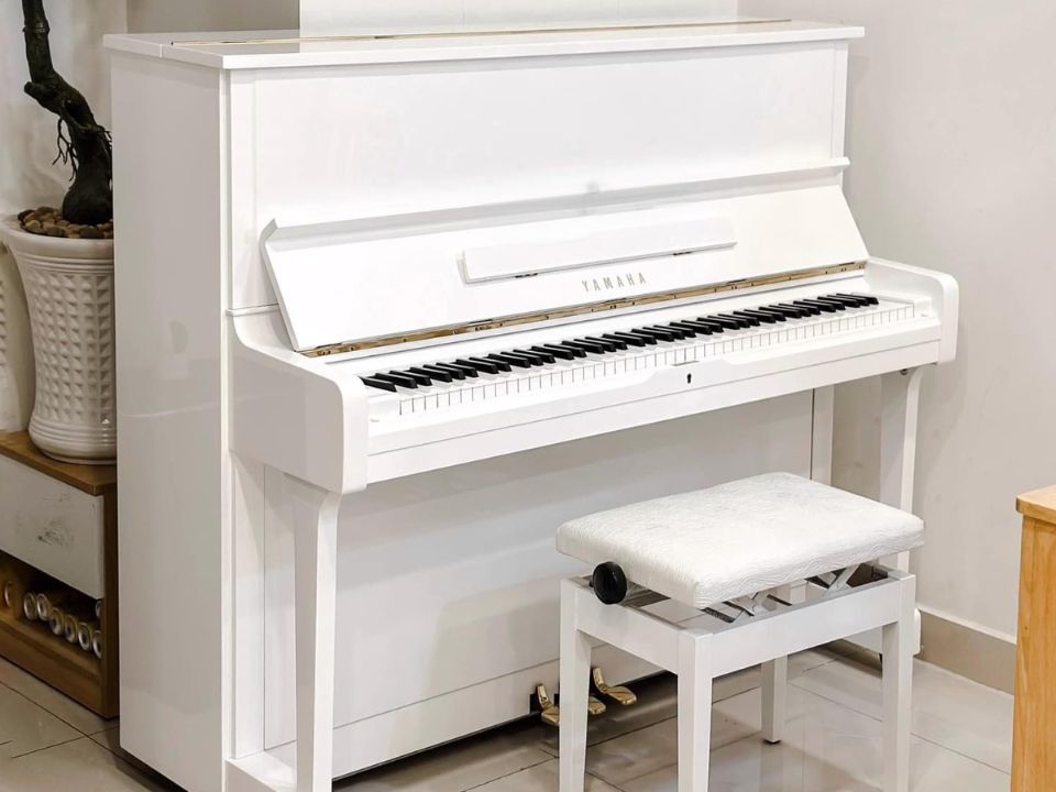 Hình ảnh chi tiết YAMAHA U1G WH góc chụp 2