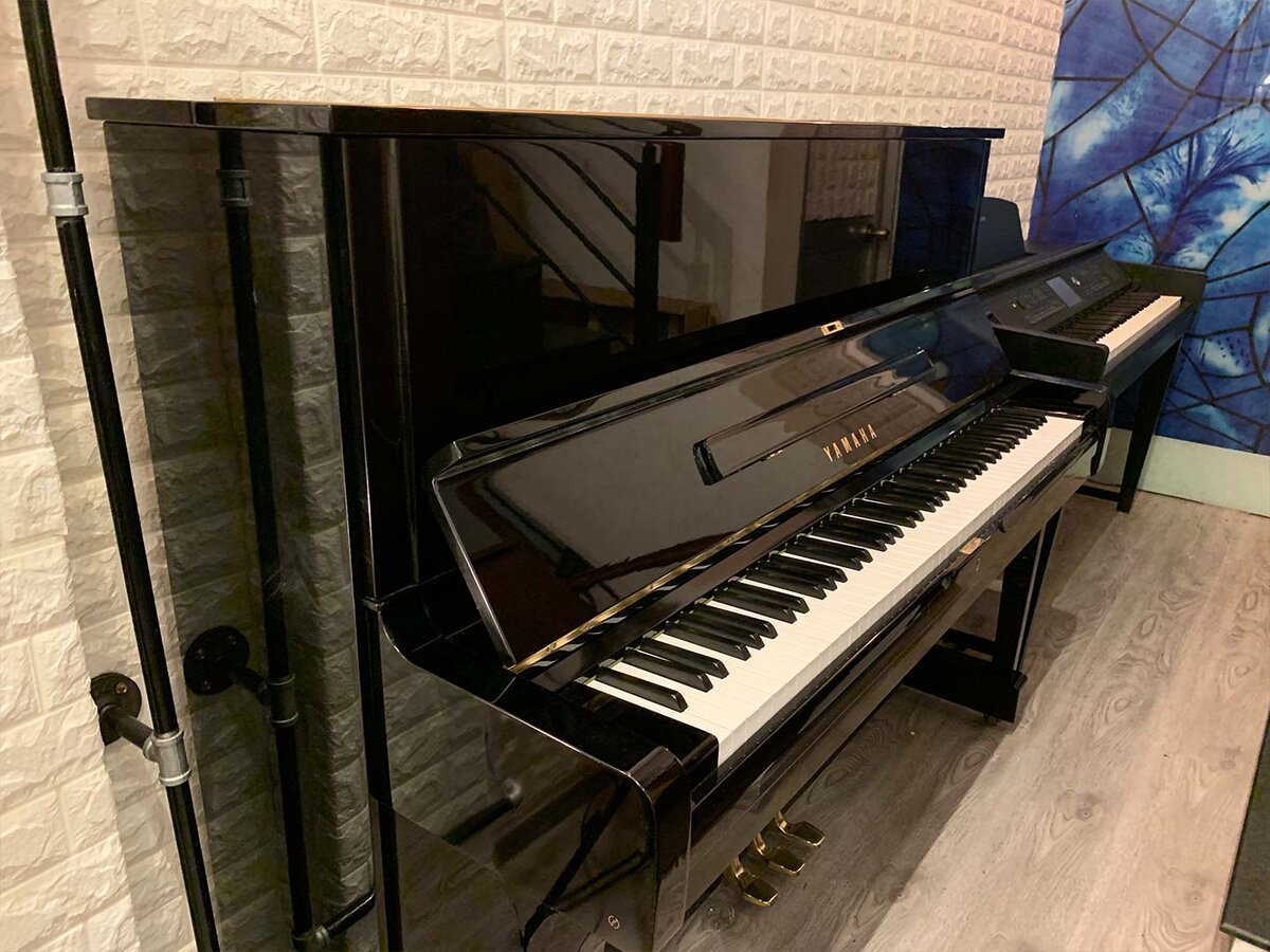 Chi tiết đàn YAMAHA U1G - Hình 4