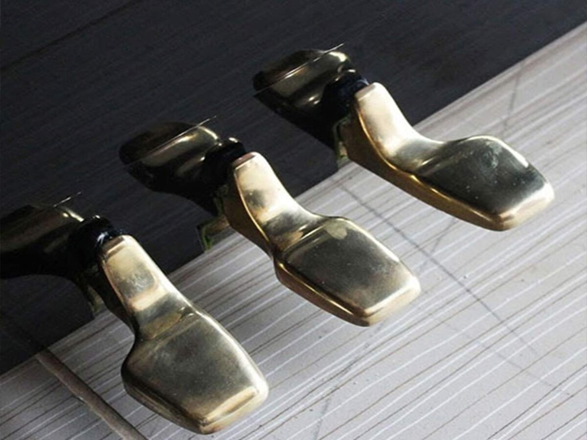 Bộ pedal của đàn piano YAMAHA U1F
