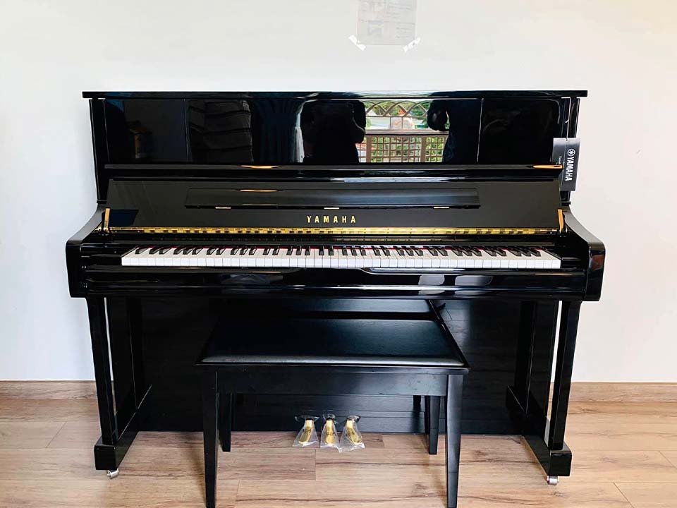 Hình ảnh chi tiết YAMAHA U1J PE góc chụp 2