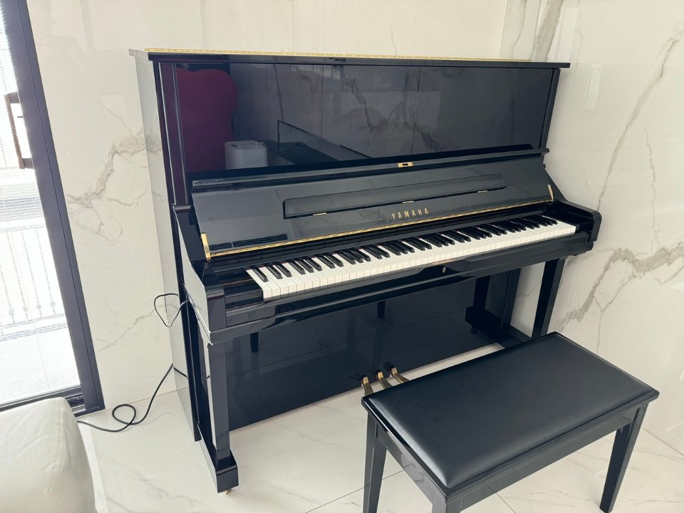 YAMAHA U3 PE (NEW) - Góc nhìn thực tế 6