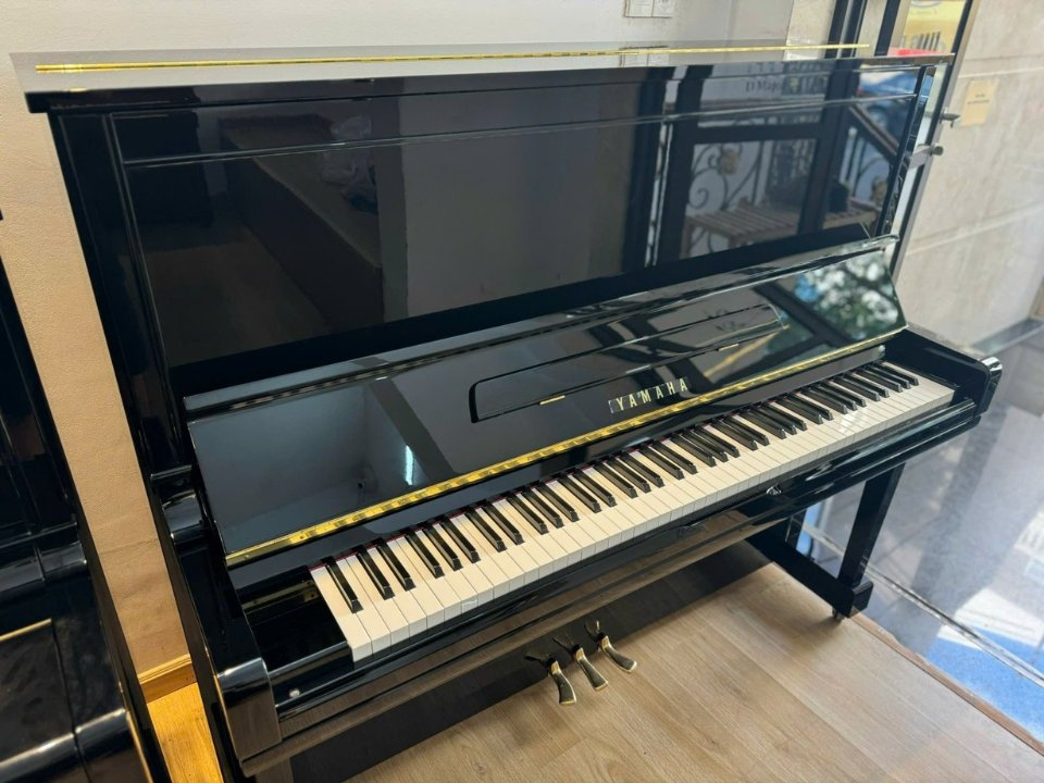 Chi tiết đàn YAMAHA U300 - Hình 4
