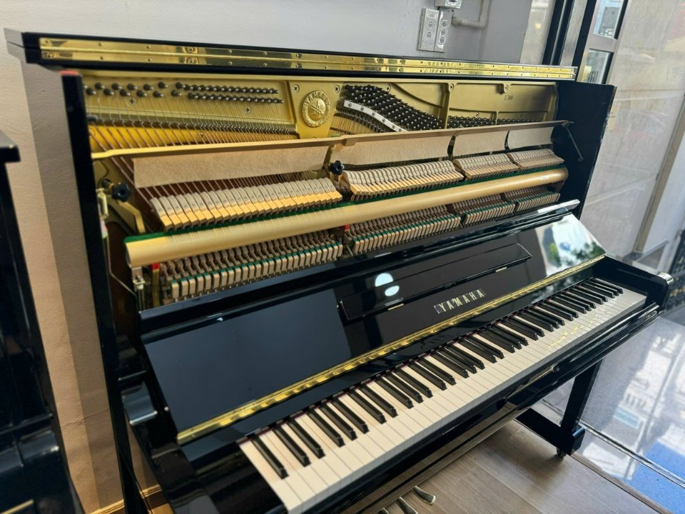 YAMAHA U300 - Góc nhìn thực tế 6