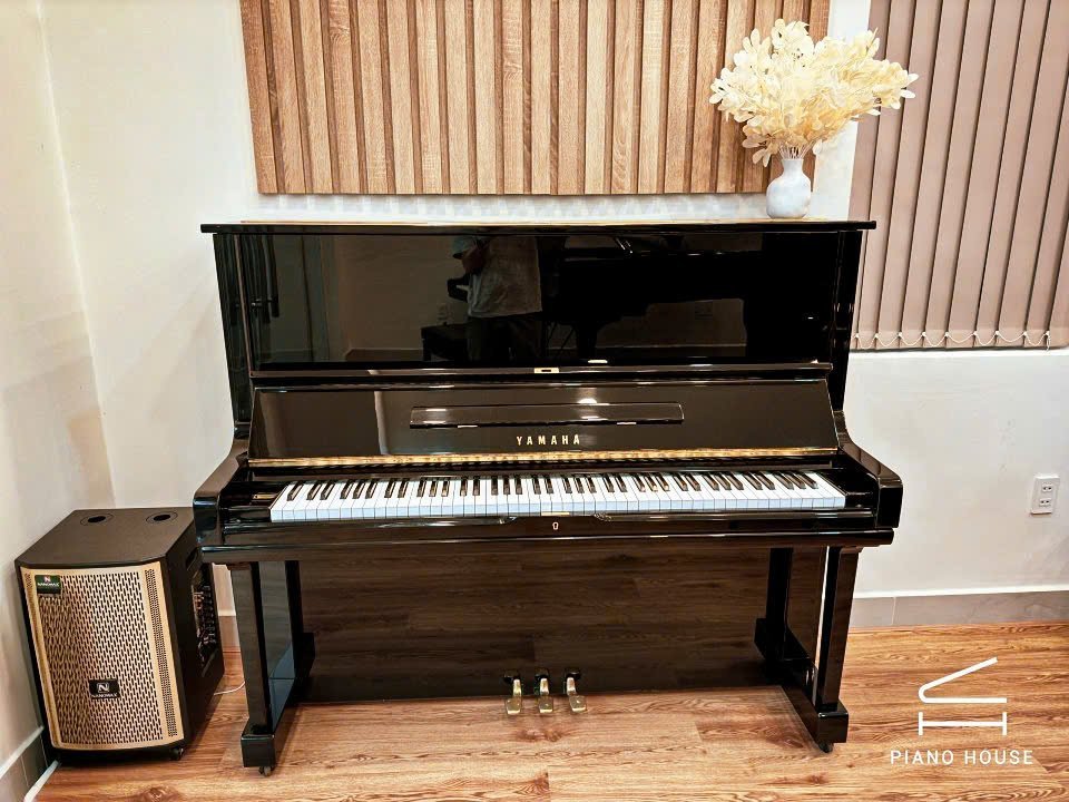 Hình ảnh chi tiết YAMAHA U3H seri 2.5 góc chụp 2