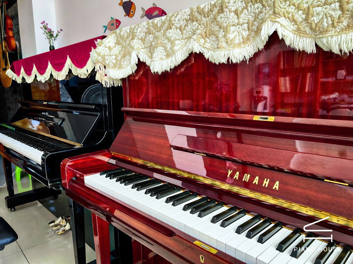 Chi tiết bảng cộng hưởng và khung gang V-Pro bên trong YAMAHA U3H MH
