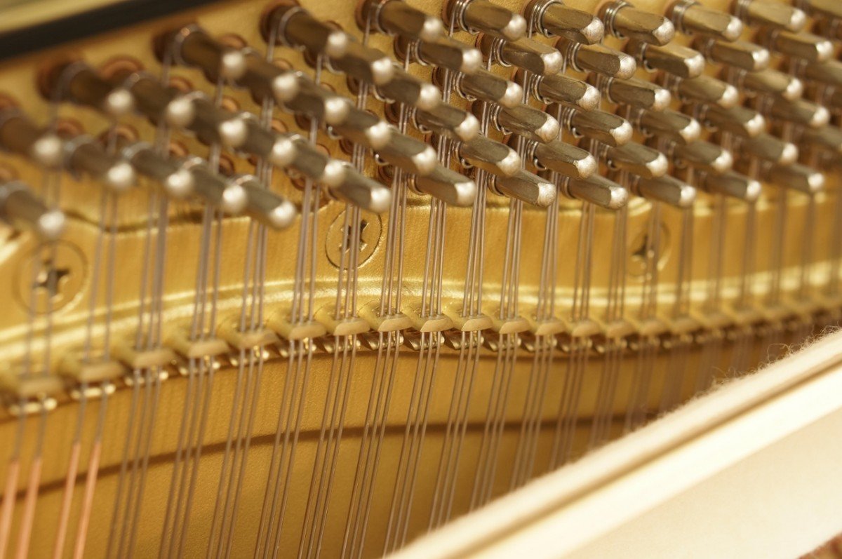 Chi tiết đàn YAMAHA UX300 - Hình 4