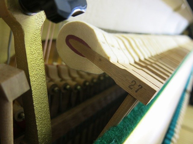 Chi tiết đàn YAMAHA UX5 - Hình 4