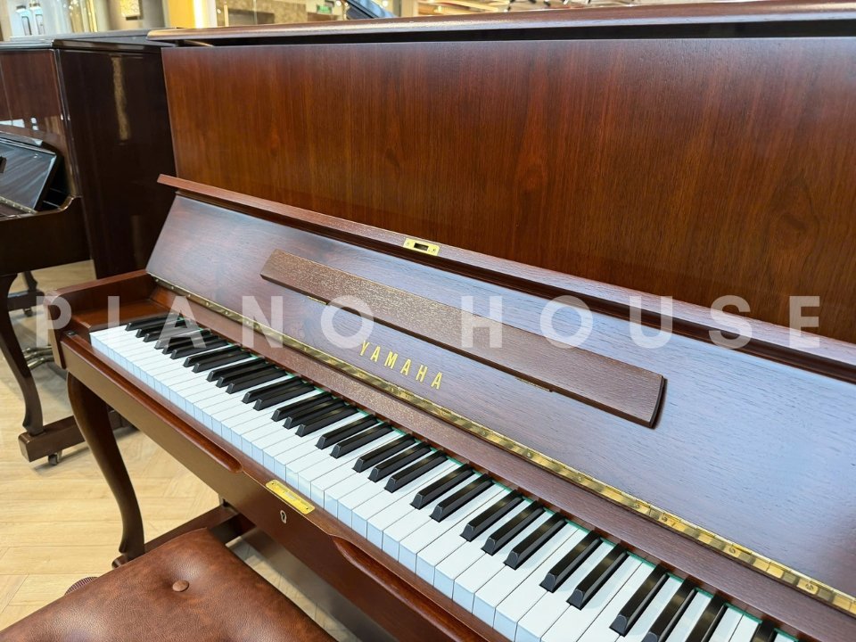 Cận cảnh YAMAHA W110B tại Piano House