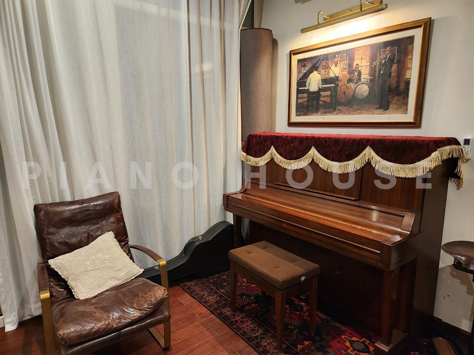 Cận cảnh YAMAHA W102 Wn tại Piano House