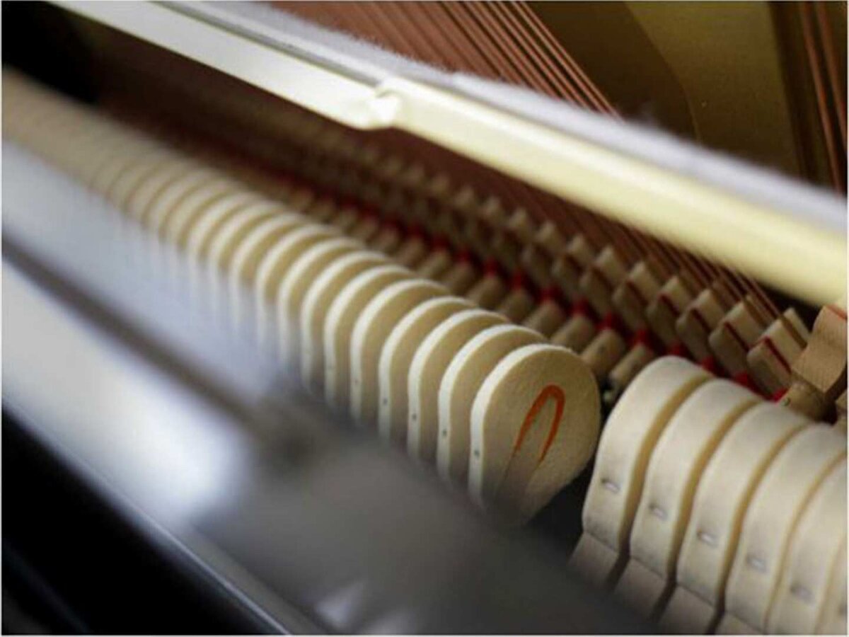 Cận cảnh YAMAHA W102BS tại Piano House