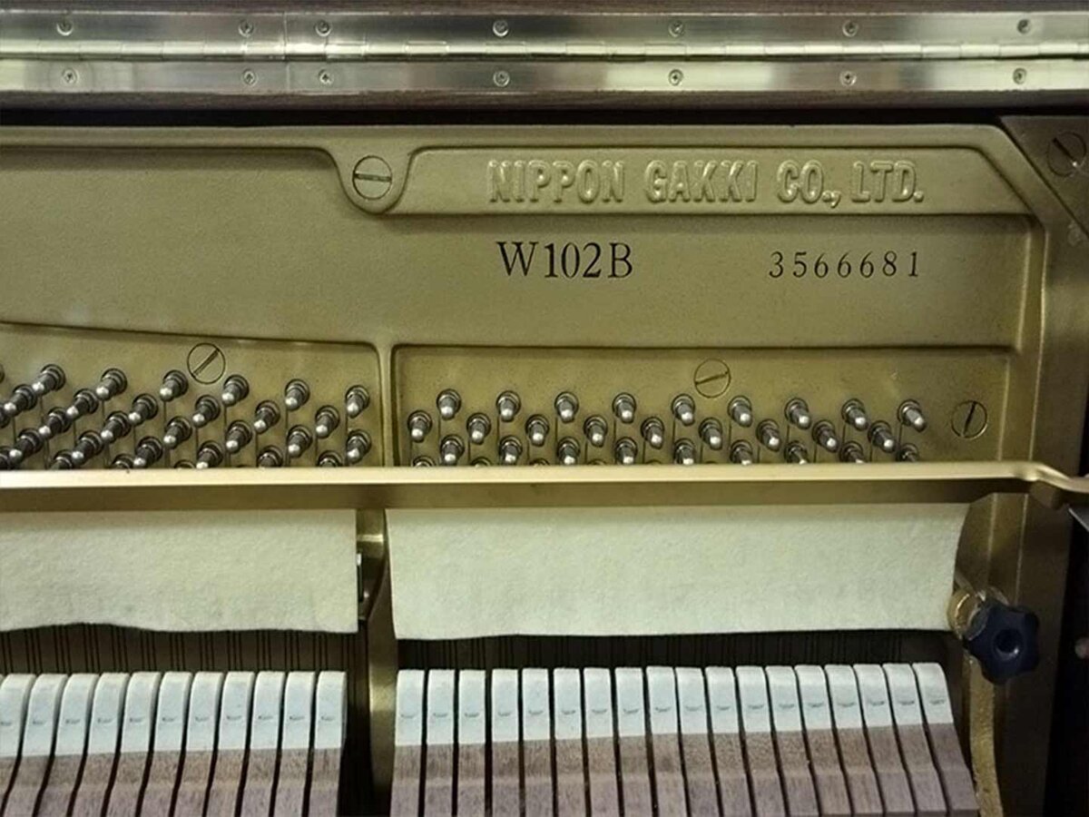 Cận cảnh YAMAHA W102B Wn tại Piano House