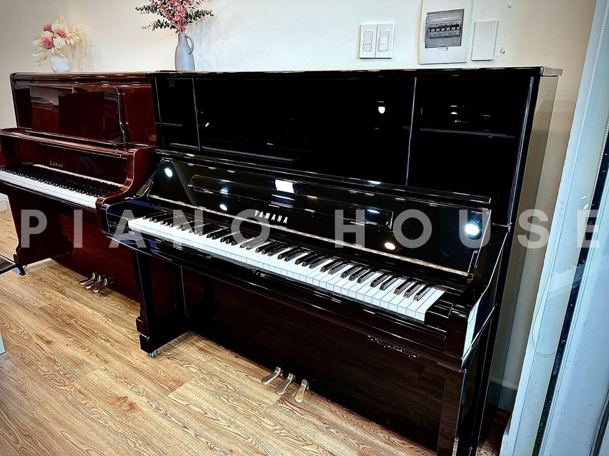 Cận cảnh YAMAHA YU33 tại Piano House